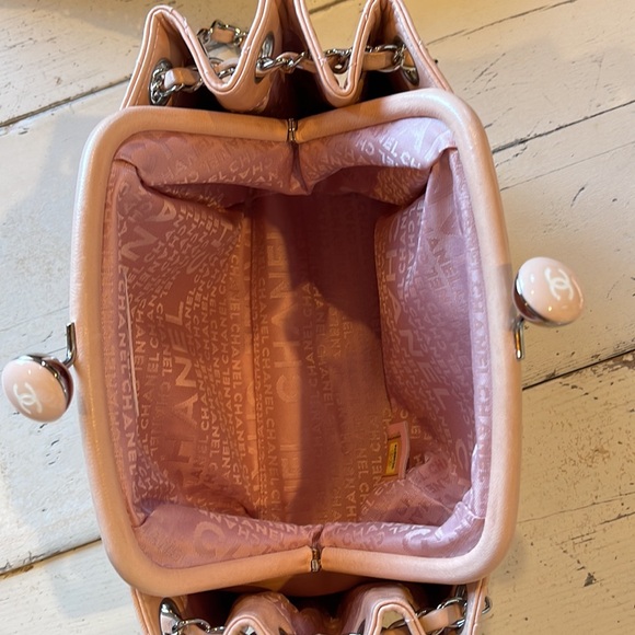 Chanel kiss lock blush pink purse - Picture 6 of 13